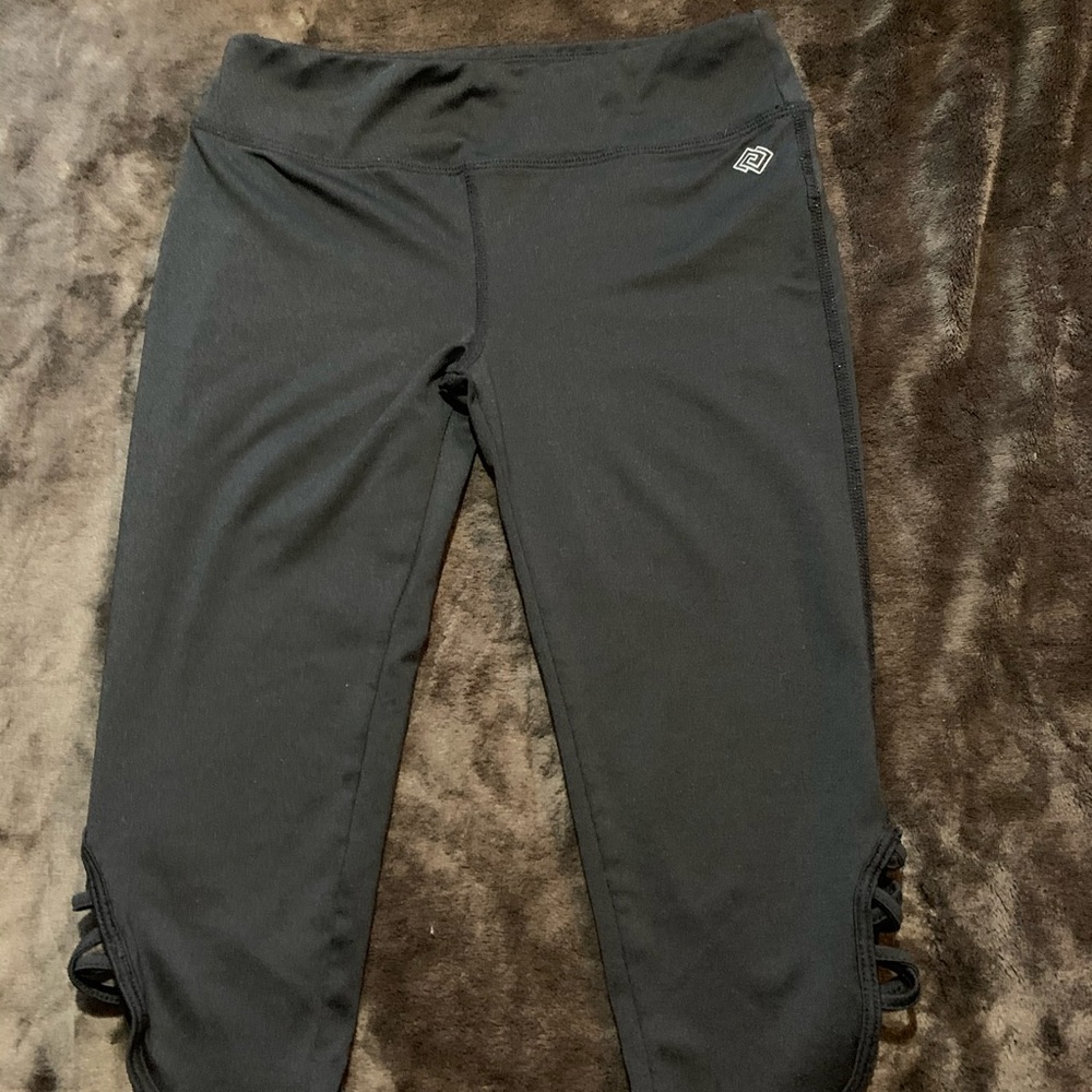 🍀Zelos cropped athletic pants. Size Small. Black